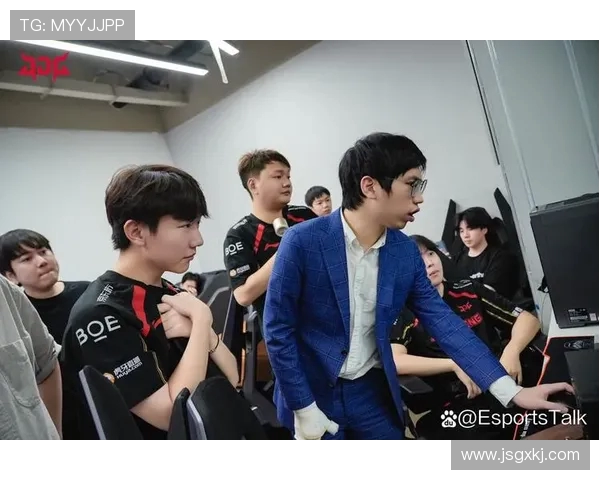 赛后复盘：LNG与JDG在战术灵活性上的较量与启示